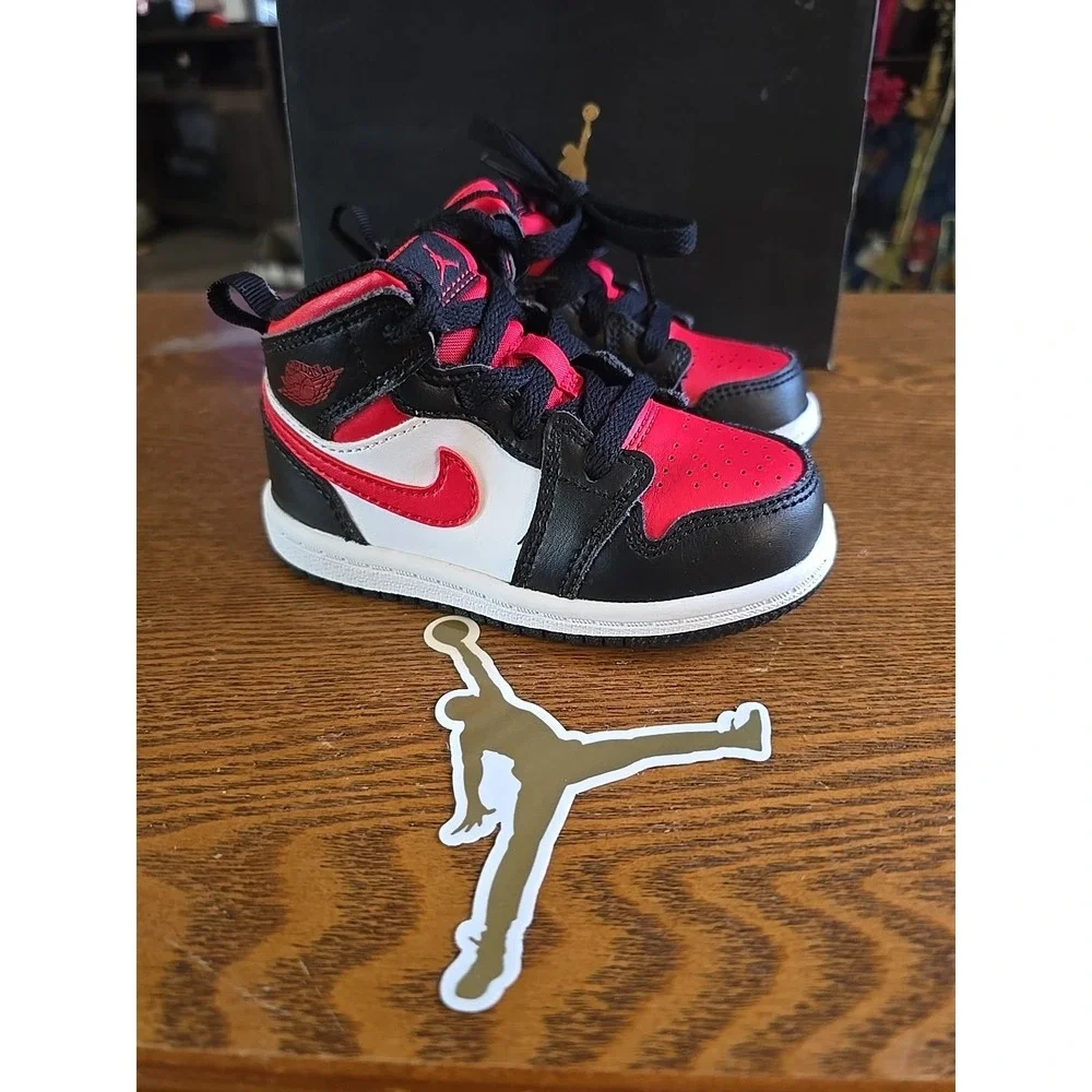 Jordan‎ 1 Mid Bred Toe Size 6c